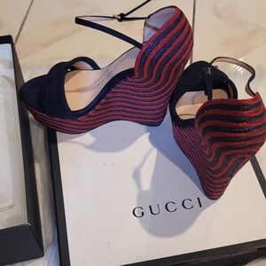 Gucci Women's Black and Red Wedge Sandals